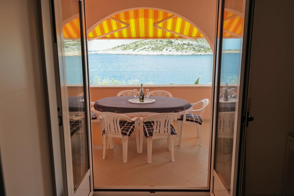 Direkt Am Meer-Apartments Puntaplanka Rogoznica  Exterior foto