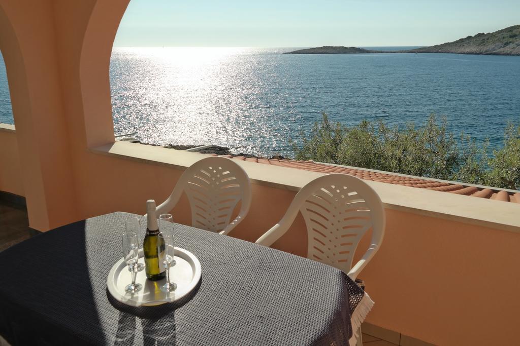 Direkt Am Meer-Apartments Puntaplanka Rogoznica  Exterior foto