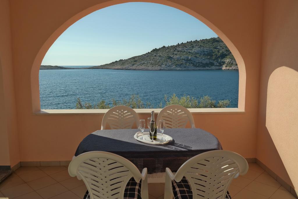 Direkt Am Meer-Apartments Puntaplanka Rogoznica  Exterior foto