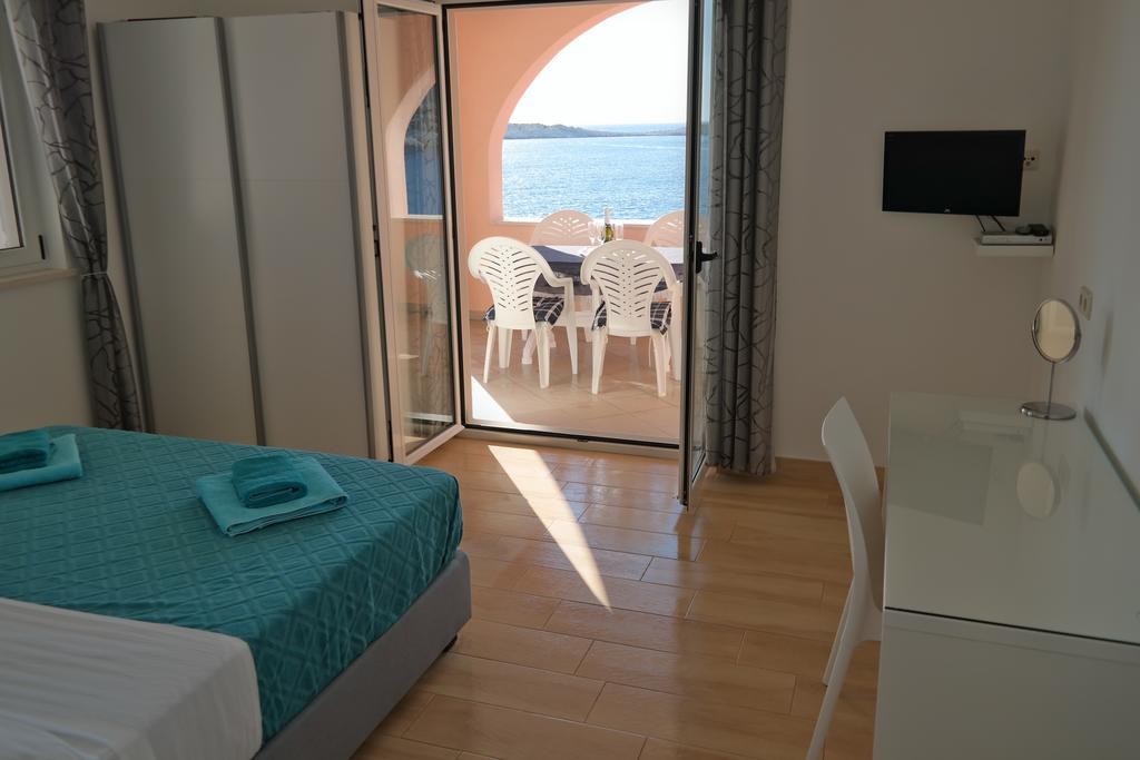 Direkt Am Meer-Apartments Puntaplanka Rogoznica  Exterior foto