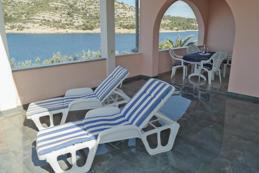Direkt Am Meer-Apartments Puntaplanka Rogoznica  Exterior foto