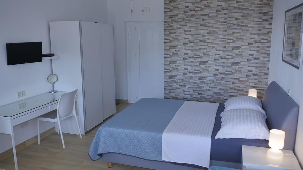 Direkt Am Meer-Apartments Puntaplanka Rogoznica  Exterior foto