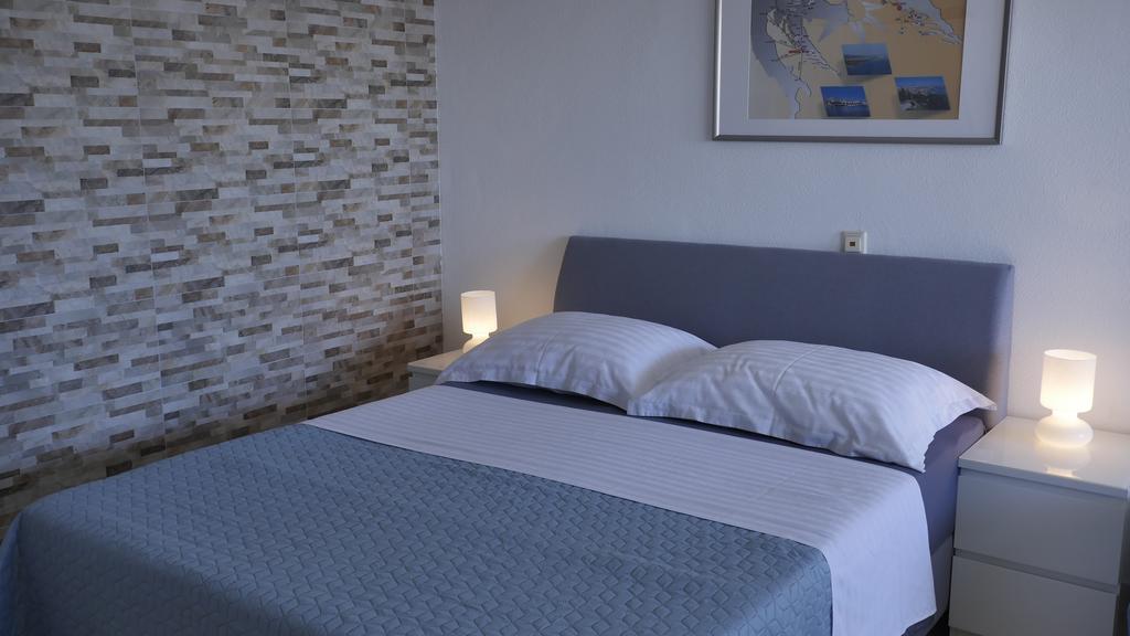 Direkt Am Meer-Apartments Puntaplanka Rogoznica  Exterior foto