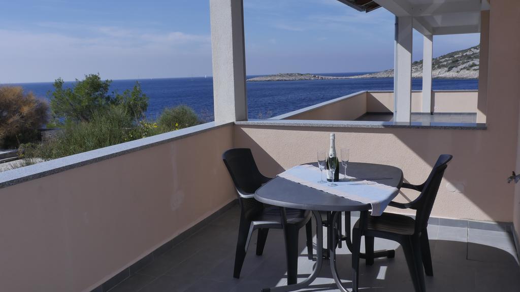 Direkt Am Meer-Apartments Puntaplanka Rogoznica  Exterior foto