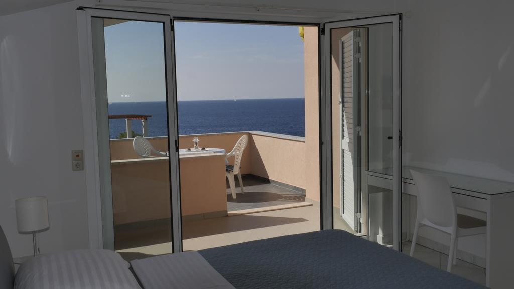 Direkt Am Meer-Apartments Puntaplanka Rogoznica  Exterior foto