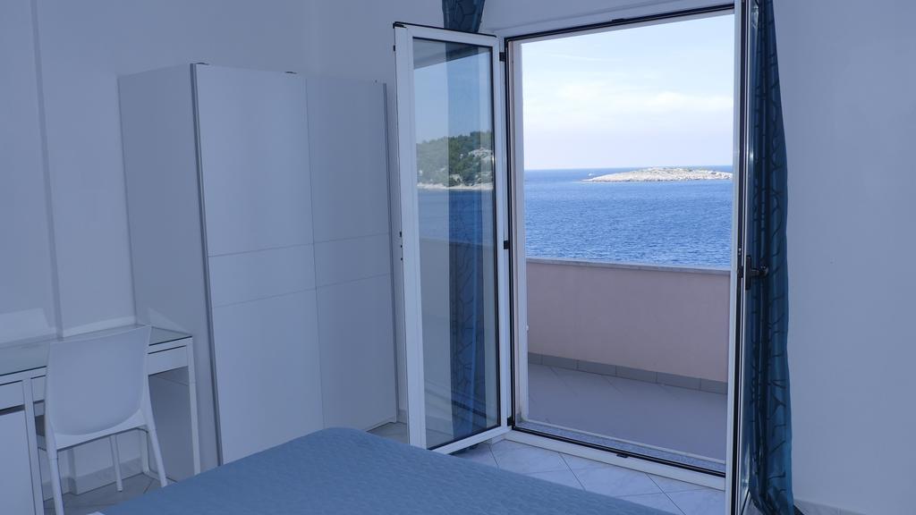 Direkt Am Meer-Apartments Puntaplanka Rogoznica  Exterior foto